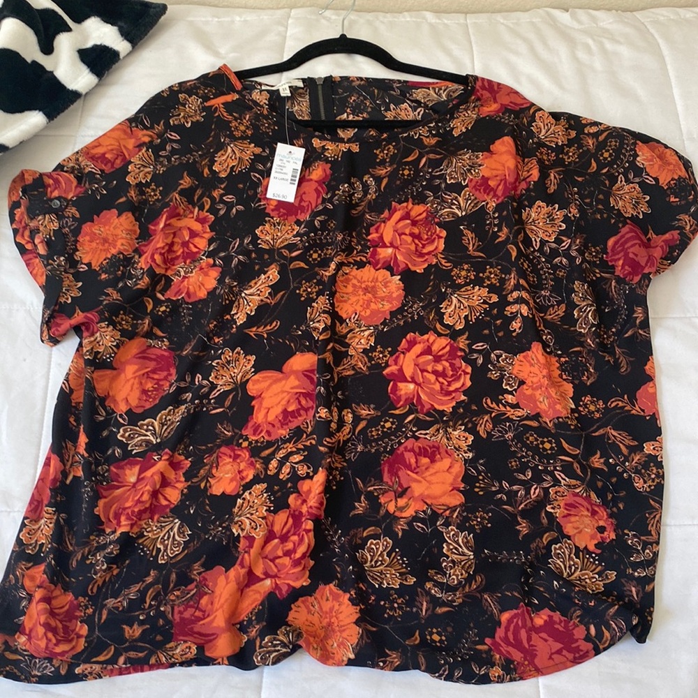 Maurices Floral Top (NWT) (Size XXL)